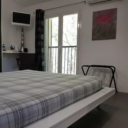 La Cazarelle Panzió Saint-Jean-de-Cuculles