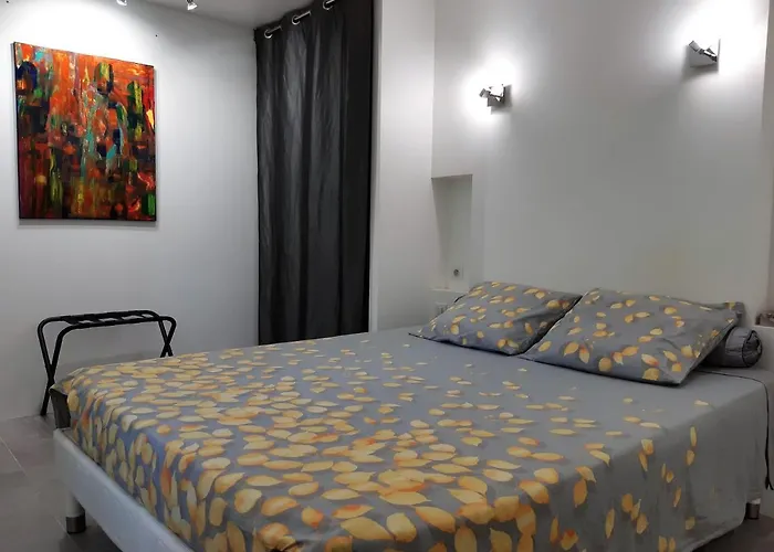 Bed & Breakfast La Cazarelle *